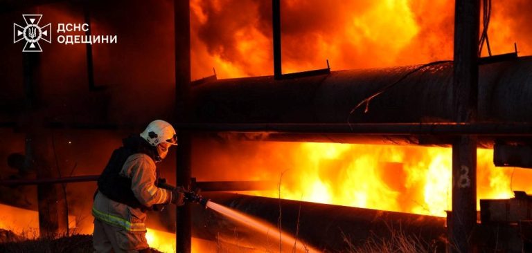 Вночі ворог завдав удару по двох енергооб’єктах у Вилківській громаді та по одеському порту