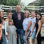 У Вилковому подружжя прийняло до родини сімох дітей, які вважають опікунів рідними батьками