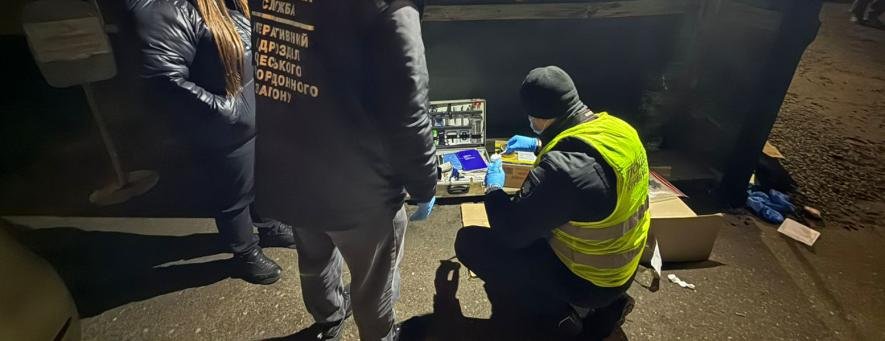 Трансфер за кордон перетворився на ножовий інцидент — в Одесі затримали псевдопереправників