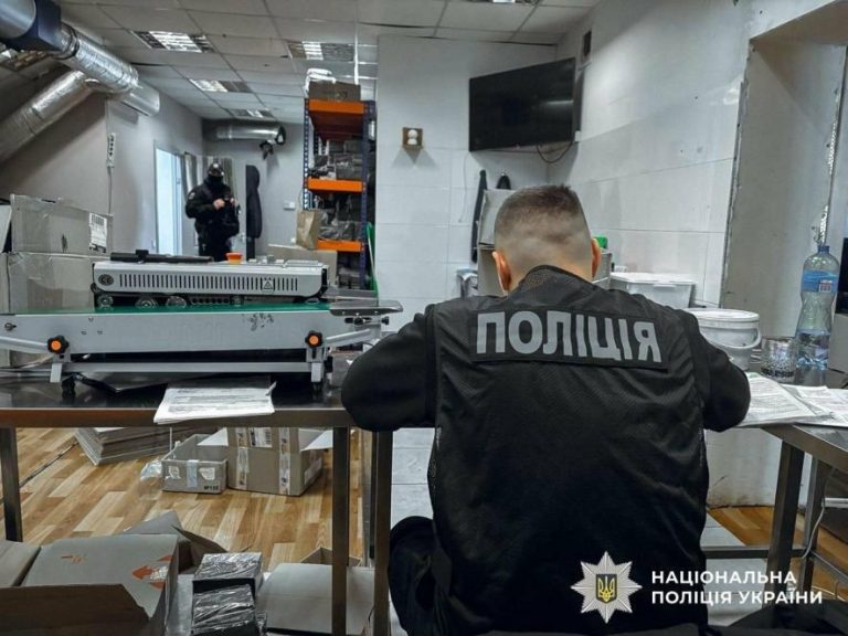 В Одесі проводять обшуки в мережі магазинів U420: деталі та фото