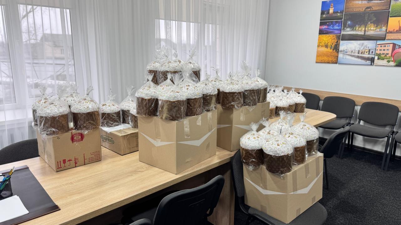 Кілійська громада разом із Фондом Добра та Любові відправила на передову частинку святкового настрою