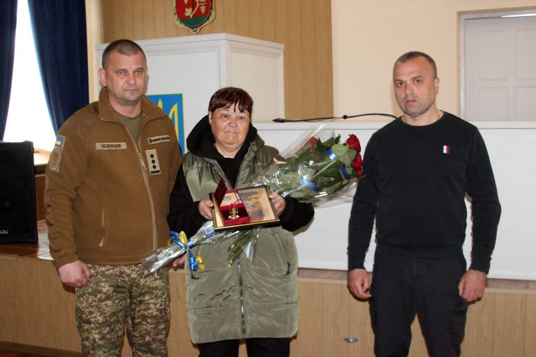 У Білгороді-Дністровському вручили посмертну нагороду матері загиблого героя