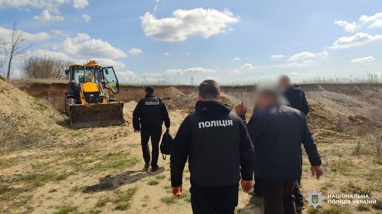 В Одещині посадовці комунального підприємства запустили незаконний промисел із видобутку піску