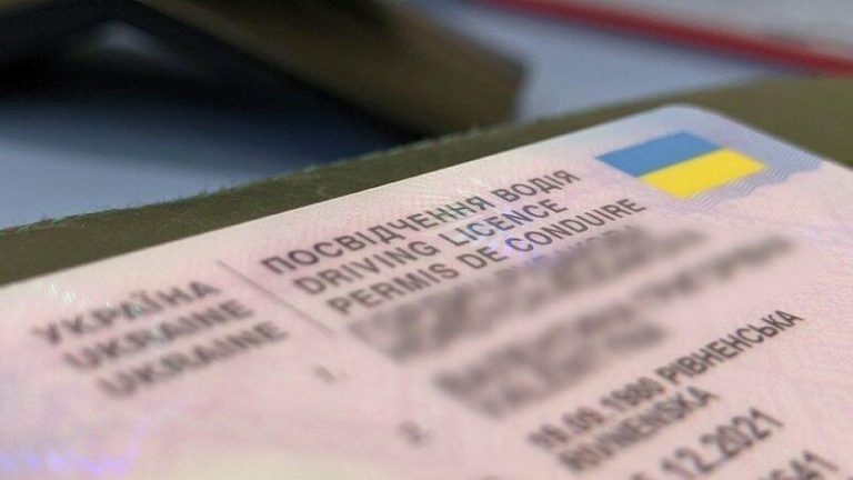 Суд виніс вирок працівникові Одеського припортового за торгівлю водійськими посвідченнями