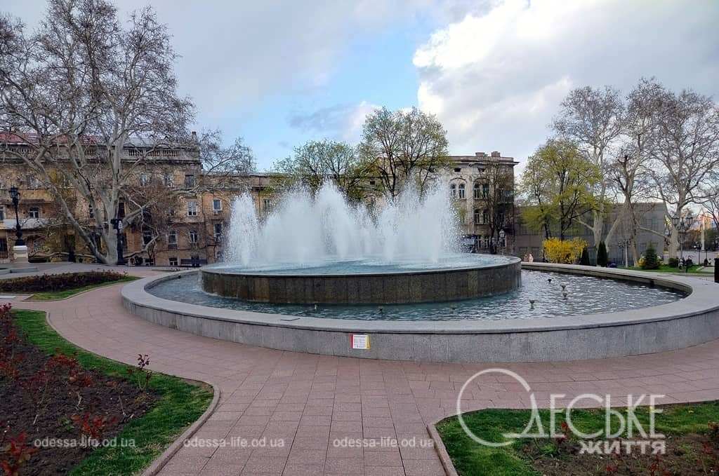 Квітень прощається: в Одесі холодить, а весна зволікає з теплом
