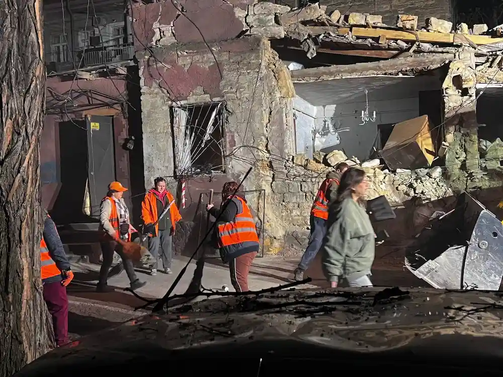 Одеса після нічного удару: зруйновані будинки, пожежі в багатоповерхівках і поранені в тяжкому стані