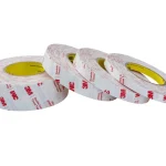 Технології невидимого кріплення: як обрати професійні двосторонні клейкі стрічки для промислових завдань