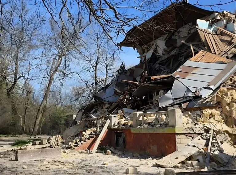 На Великому Фонтані в Одесі під прикриттям знесли історичну дачу Мандражі