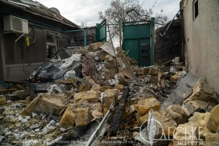 Фоторепортаж з Одеси: внаслідок нічних ударів загинула молода пара, зруйновано будинки