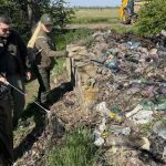 За один день на Одещині ліквідували сміттєзвалище: як рятують довкілля — ФОТО