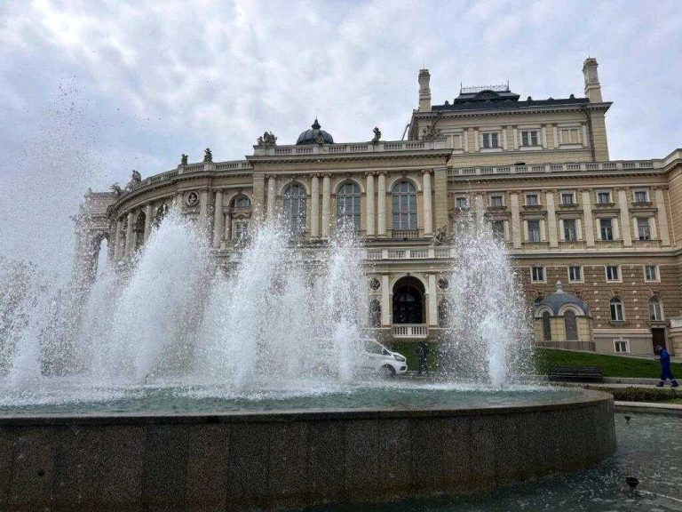 В Одесі знову працює улюблений фонтан — розпочався сезон