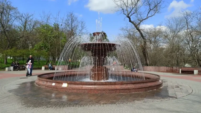 Ранкова Одеса: нові фонтани наповнюють місто життям