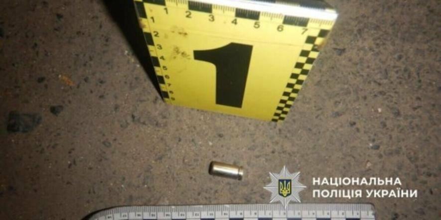 В Одеській області чоловік відкрив вогонь поруч із дітьми та побив знайомого — що відомо