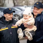 Одеські рятувальники навідалися до маленької Кароліни, врятованої з-під завалів