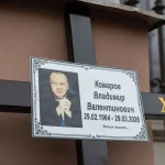 Одеса проводжає легенду «Масок» Володимира Комарова в День сміху — оплески під час прощання (фото)