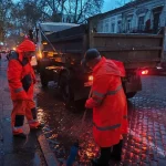 В Одесі розчищують зливові стоки та просять мешканців бути обережними