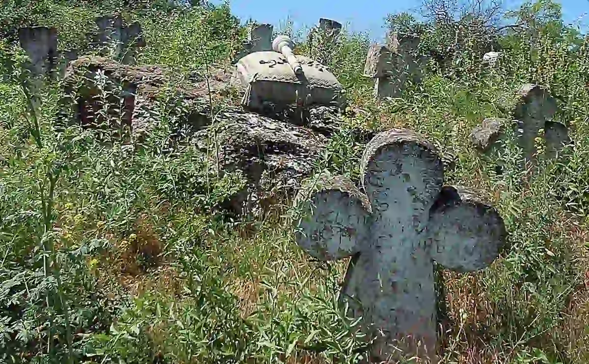 Історія тоне: на Одещині зникають козацькі кладовища з кам’яними хрестами