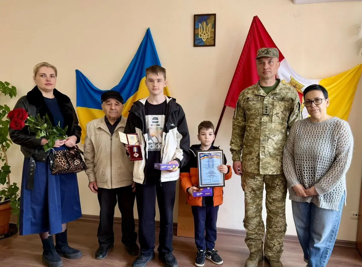 Вшанували подвиг: родині загиблого одеського прикордонника вручили орден «За мужність»