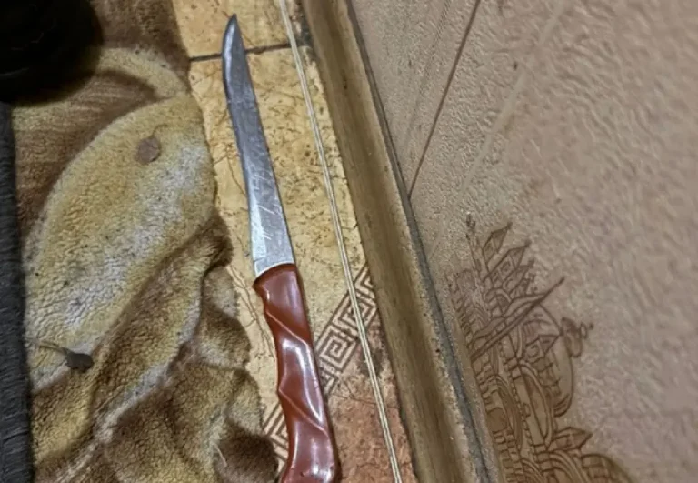 У під’їзді в Одесі чоловік із ножем налякав мешканців та дитину