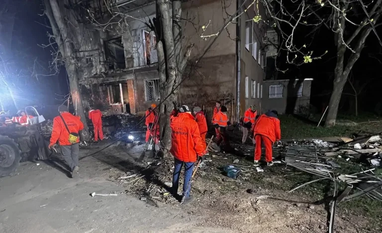 Нічний удар по Одесі: у Хаджибейському районі пошкоджено будинки, кількість постраждалих зросла (фото)