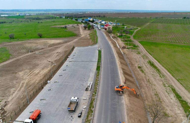 На Одещині поблизу кордону зводять стоянку для вантажівок