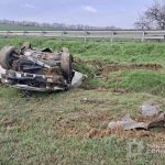 Lexus злетів з дороги на небезпечному повороті траси Одеса–Рені — ФОТО
