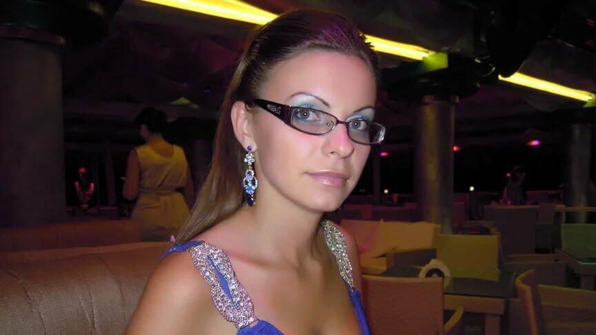 Через фото в кокошнику почесну консулку від Одеси відкликали з посади в Домініканській Республіці