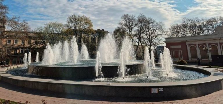 У Одесі запустили два нові фонтани — де їх знайти