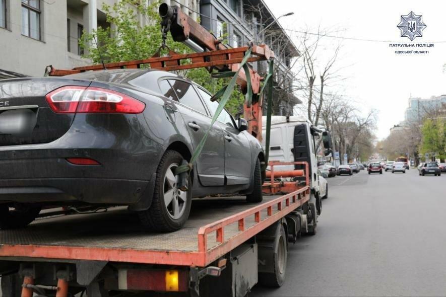В Одесі жорстко штрафують водіїв за паркування на місцях для людей з інвалідністю