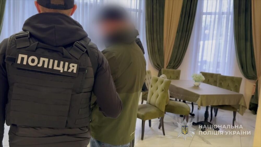 На Одещині затримали військовослужбовця керівного складу, який вимагав 15 тис. доларів за зарахування до тилової частини