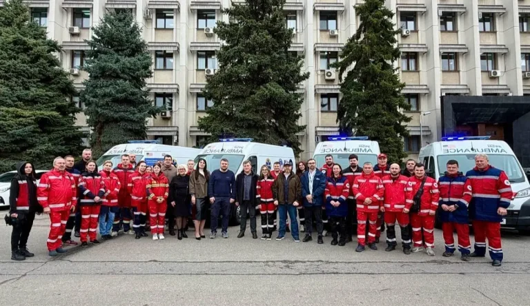 Чотири реанімобілі зі США передали Одеській області