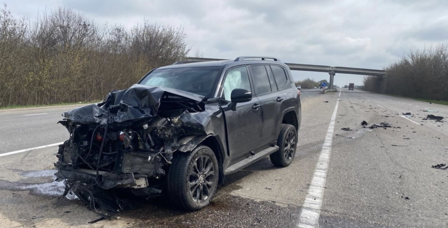 На трасі Київ–Одеса сталася смертельна ДТП — рятувальники діставали загиблого з автівки