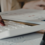 Одеські правоохоронці припинили діяльність фіктивної фірми, яка використовувала “чорну готівку” для ухилення від податків — ФОТО, ВІДЕО