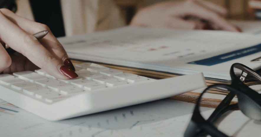 Одеські правоохоронці припинили діяльність фіктивної фірми, яка використовувала “чорну готівку” для ухилення від податків — ФОТО, ВІДЕО