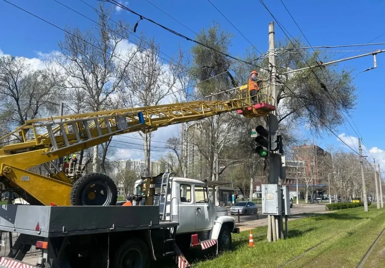 На 4-й станції Великого Фонтану в Одесі встановили сучасний світлофор — дивіться фото