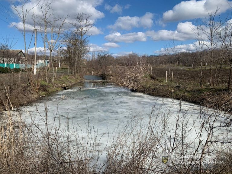 У Буджацькій громаді пенсіонер перегородив притоку річки, щоб поливати свій город