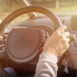 В Україні стартував набір жінок до програми перекваліфікації на посади водійок вантажівок і зварювальниць