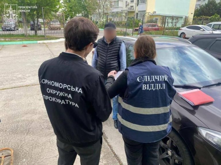 Колишній директор будинку культури Одеського району оформив на себе премії з державного бюджету майже на мільйон — ФОТО