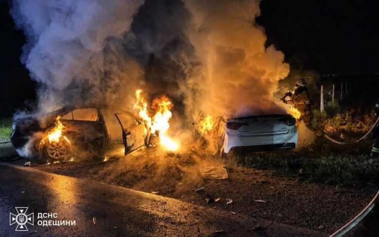 Фатальна ДТП під Одесою: у вогні згоріли три автомобілі