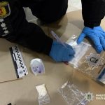 В Одещині молода жінка надсилала поштою амфетамін, захований у посилках із косметикою