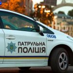 У Одесі патрульні врятували чоловіка, який ледь не помер у автомобілі