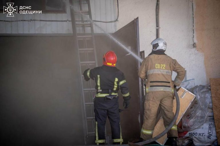 На Грушевського в Одесі загорівся спортзал — дим огорнув район