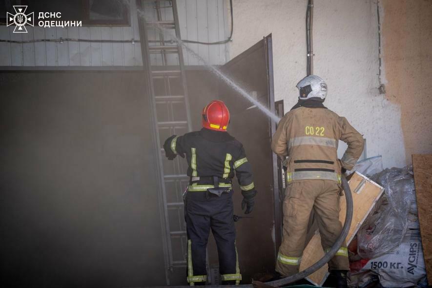 На Грушевського в Одесі загорівся спортзал — дим огорнув район