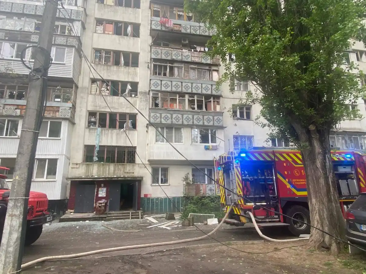 Розбиті шиби й вирвані двері: Одеса оговтується після нападу