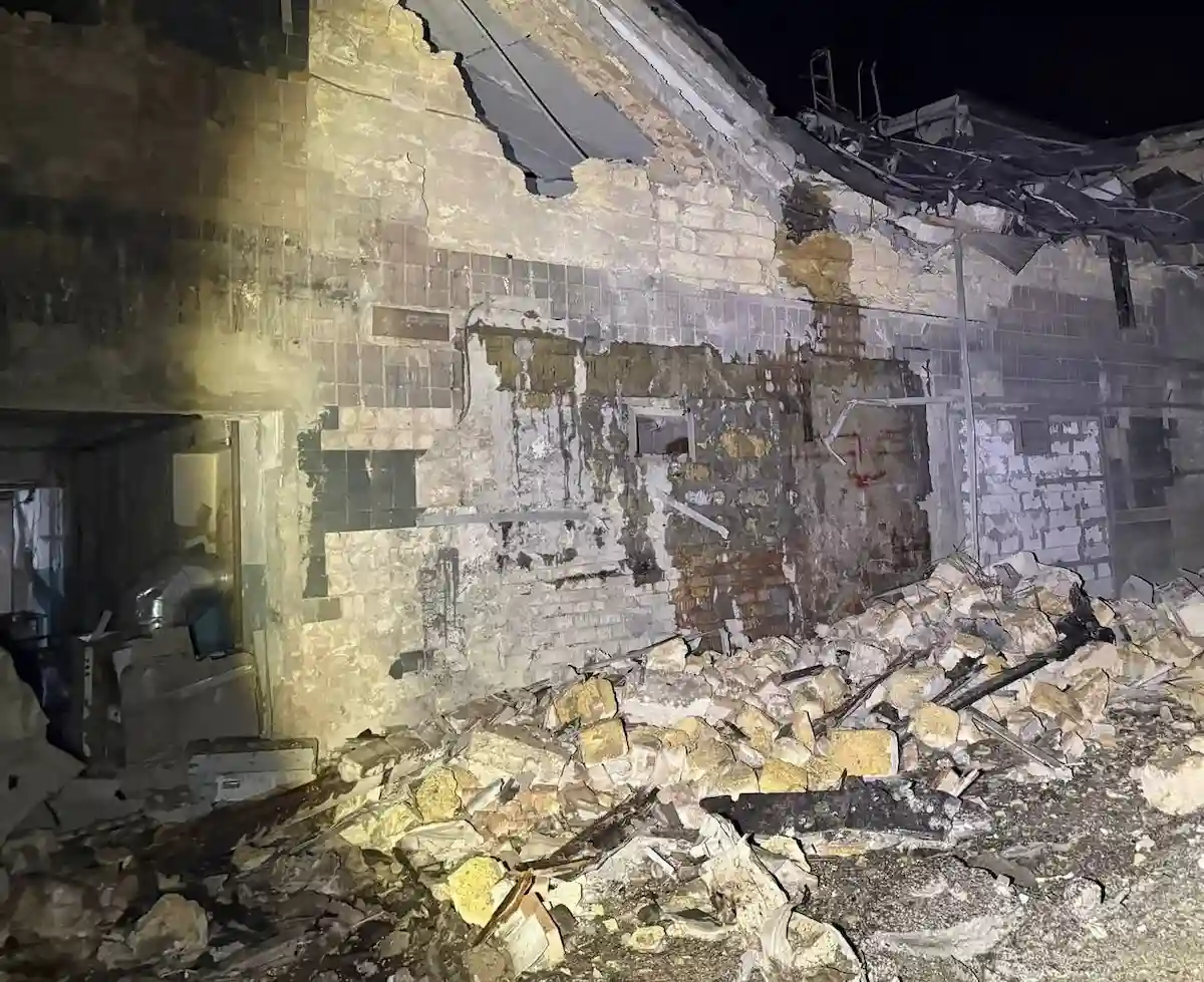 По Одесі вдарили балістикою: одна людина загинула, пошкоджені будинки та школа