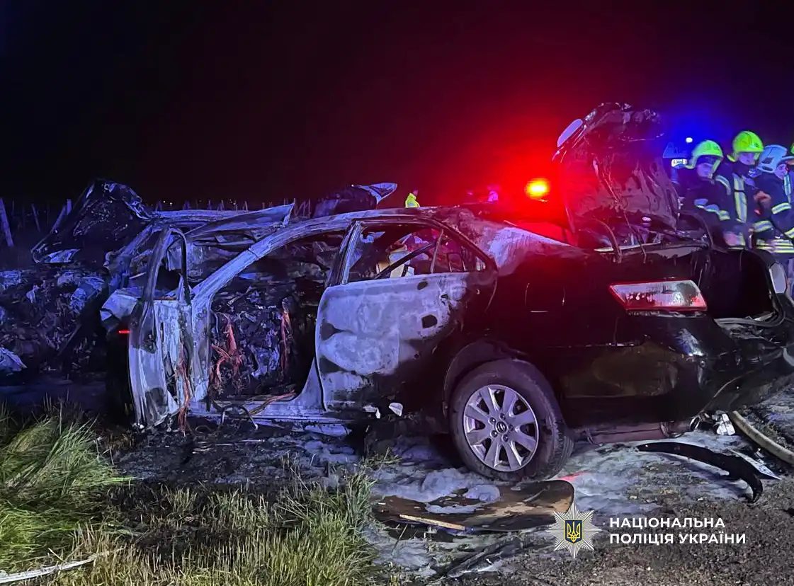 Під Одесою трагічна ДТП із пожежею: двоє водіїв та молода жінка загинули