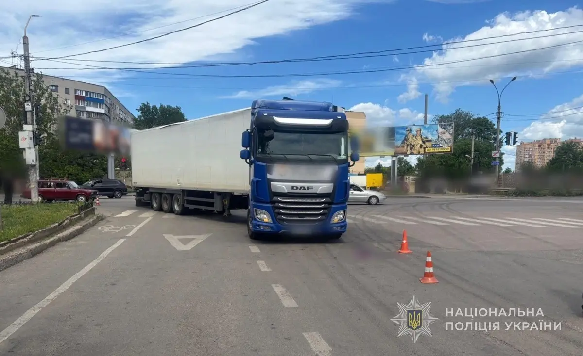 У Одесі на пішохідному переході вантажівка збила 78‑річного чоловіка — він у важкому стані