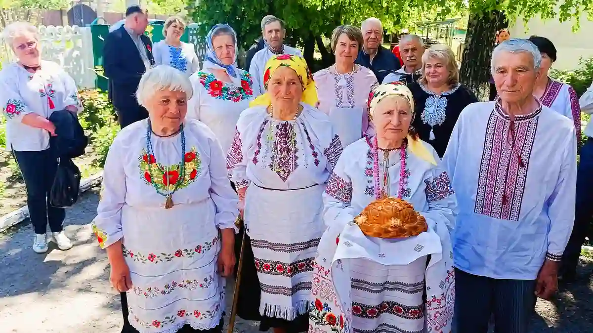 Карпатські колядки в травні за сотні кілометрів від дому: як бойки зберегли традиції на Одещині