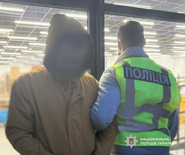 В Одесі викрили чоловіка, який хотів розіслати психотропи по всій Україні — вилучено 145 посилок