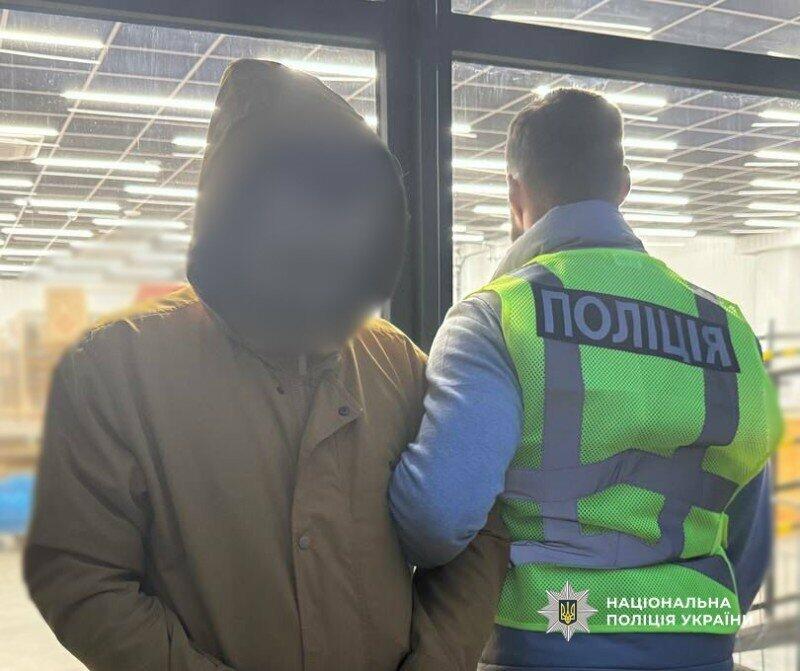 В Одесі викрили чоловіка, який хотів розіслати психотропи по всій Україні — вилучено 145 посилок